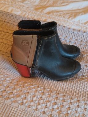 Sorel Medina Ankle Rain Boots Size 10.5